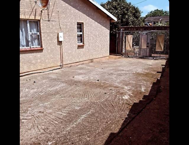 3 BEDROOM HOUSE FOR SALE IN UMLAZI Z